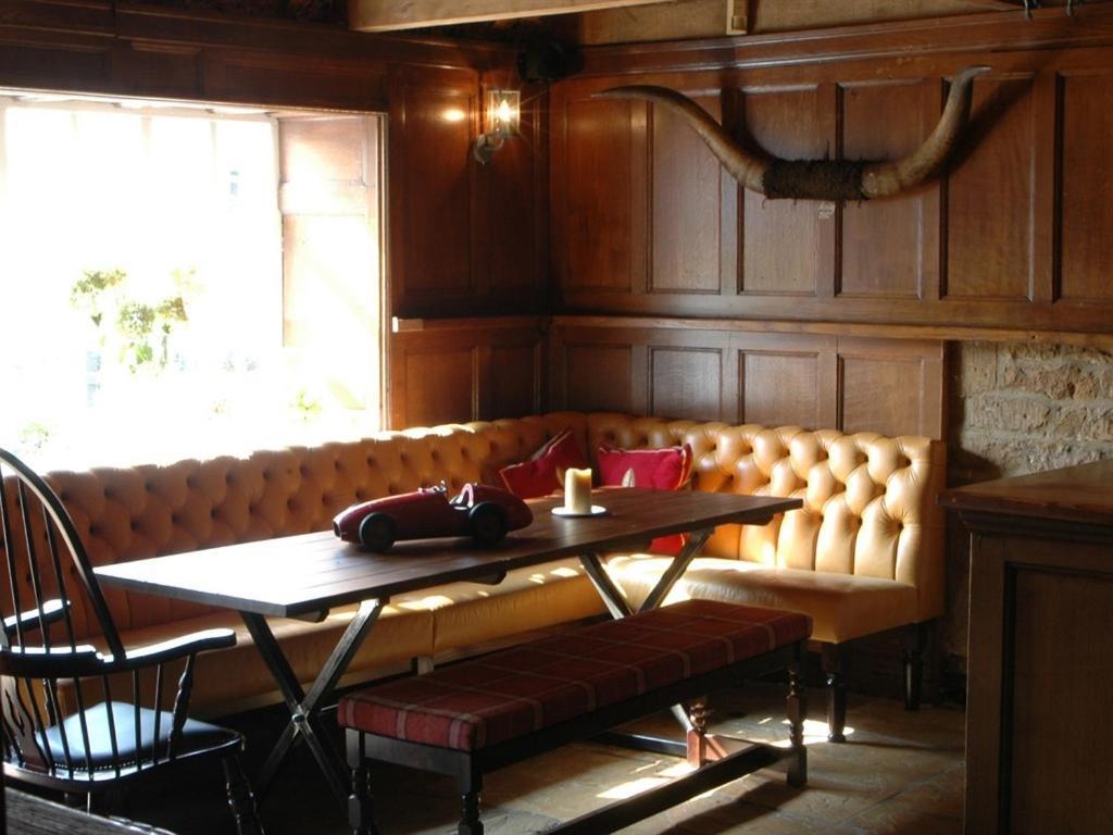 The White Horse 3*